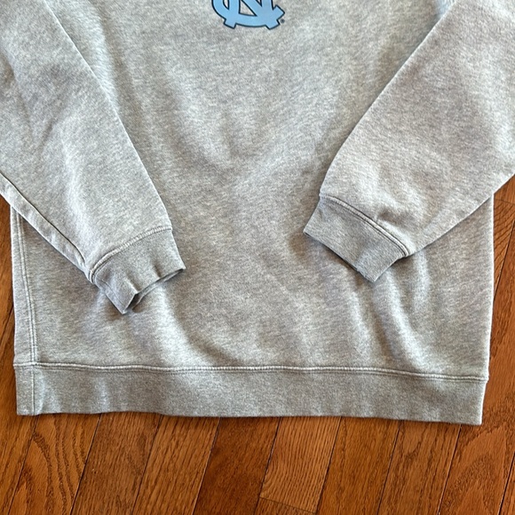 University of North Carolina Crewneck Nike Gray sweatshirt size small - Picture 4 of 6